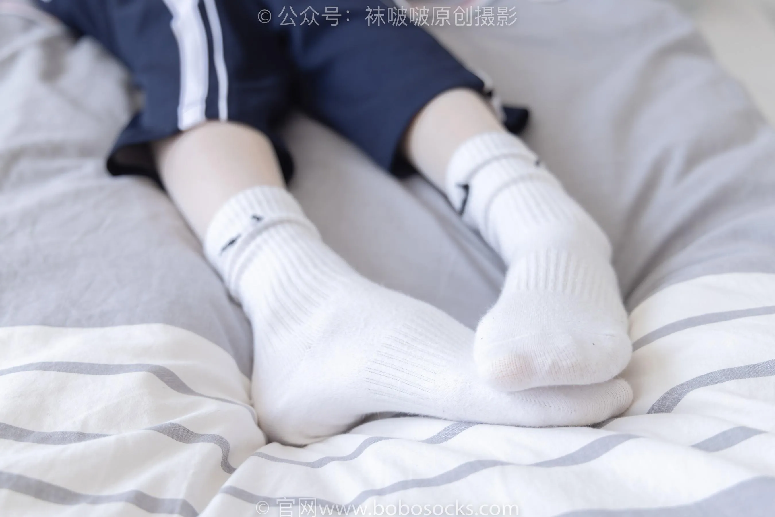 [BoBoSocks袜啵啵]NO.207 稚予-aj板鞋、白棉袜、油亮白丝、校服裤里丝 [87P]插图5